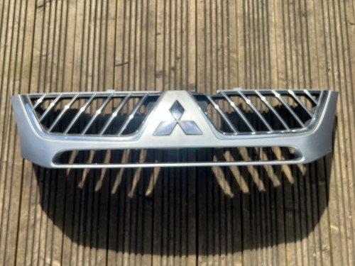 Mitsubishi l200 silver front - mitsubishi,