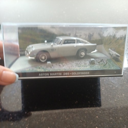 Aston martin db5 007 james - martin,