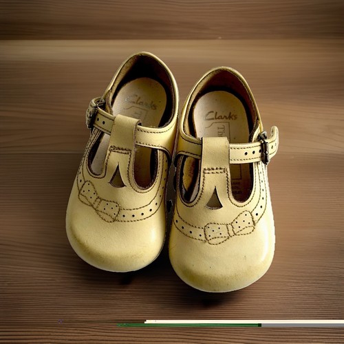 Vintage 90s clarks - vintage,