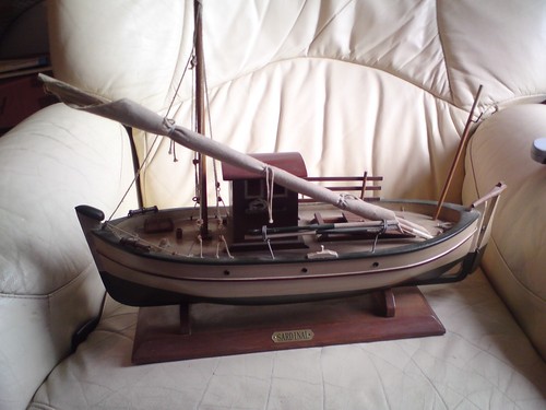 Wooden sardinal fishing boat - wooden,