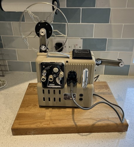 This vintage eumig p8 - a,