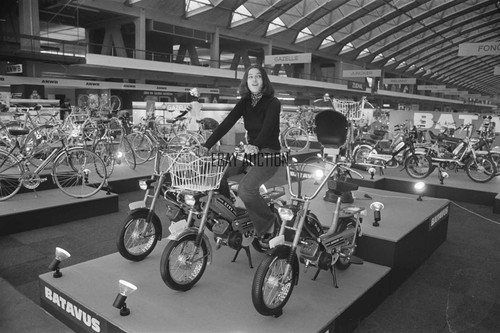 Batavus bicycle display 1976 - batavus,