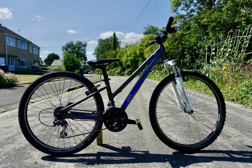 Giant girl mountain bike - bike,