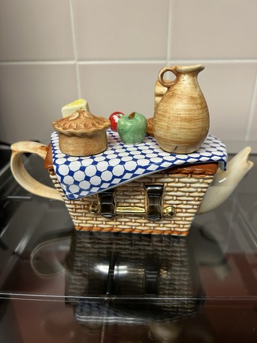 Teapottery novelty teapot