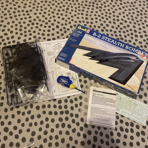 Revell stealth bomber - b-2,