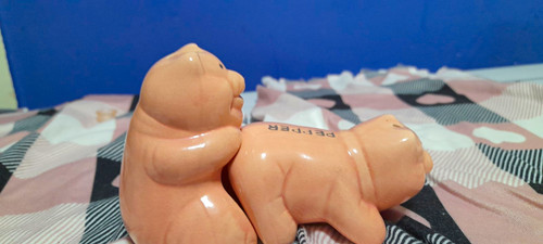 Pig pink ceramic salt - pink,