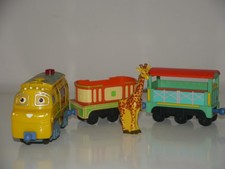 Chuggington Bundle Interactive Train MTAMBO with 2 CARRIAGES and GIRAFFE _Y21