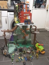 Teenage Mutant Ninja Turtles Secret Sewer Lair - Plus Extras