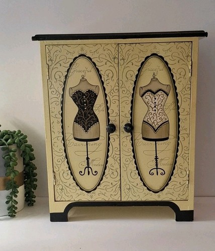 Vintage shabby chic jewellery - shabby,