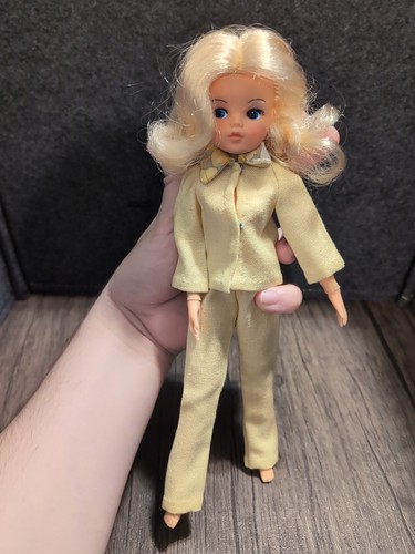 Gorgeous vintage active sindy - ,