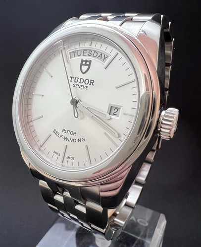 Tudor serviced glamour 56000 - tudor,