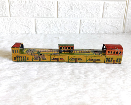 Vintage train tin toy - mt,
