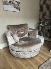 Lovely Swivel Chair excellent