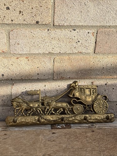 Horse carriage key - carriage, keychain