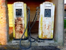 Photo Petrol Pump - Old Petrol