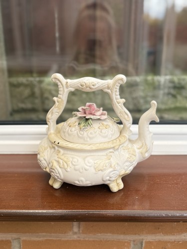 Vintage capodimonte embossed - capodimonte,