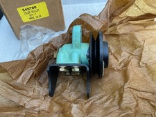 Land Rover 24 volt FFR Idler Pulley & Bracket 549700 in Plain box