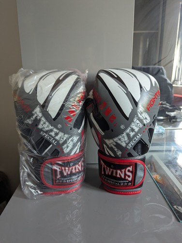 Twins 14oz boxing gloves - 14oz,