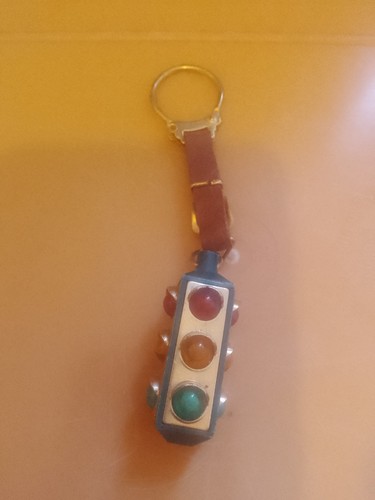 Pre owned keyring - -,
