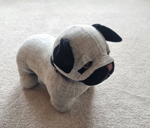 Dora designs pug luxury - dora,
