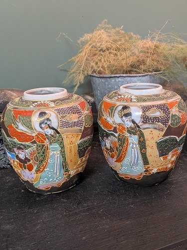 Pair japanese satsuma - japanese, style