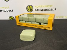 UNIVERSAL HOBBIES 6881 1:32 SCALE 20 SQUARE SILAGE BALES (WRAPPED GREEN)