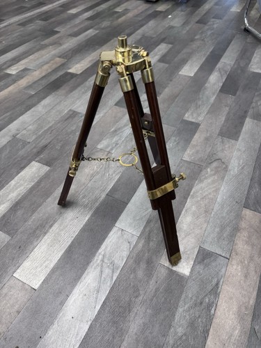 Short brass and wood - and, tripod