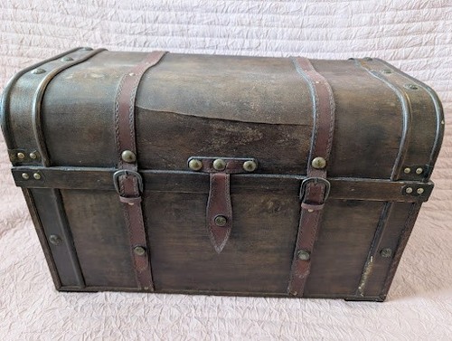 Vintage style wooden treasure - vintage-style,