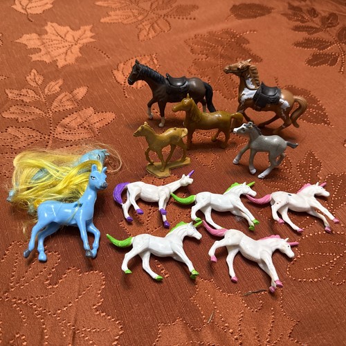 Assorted small toy plastic - small,