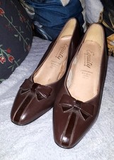 Vintage 90s Equity brown