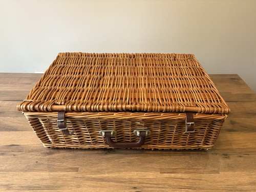 Optima vintage person wicker - optima,