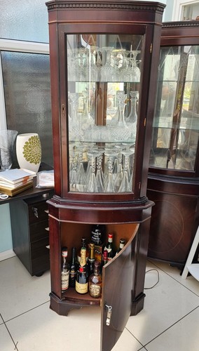 Corner glass display cabinet - corner,