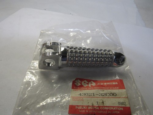 Suzuki left passenger foot peg - suzuki,