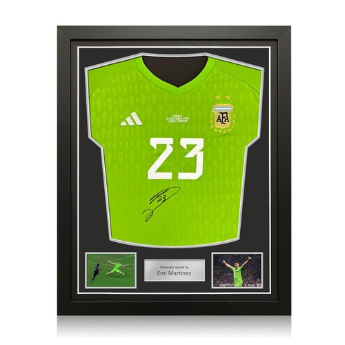 Emi martinez front signed - martinez,