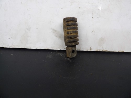 Yamaha h front peg - front,
