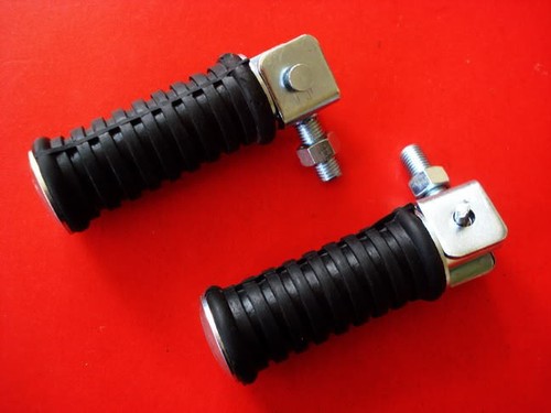 Rear foot pegs - pegs, suzuki