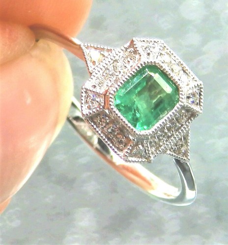 18ct white gold 39ct emerald - gold, 0.39ct