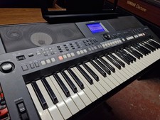 Yamaha PSR-S650 Electronic Keyboard 61-Key Black Excellent Condition