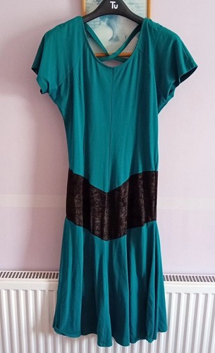 Essential emerald green - emerald,