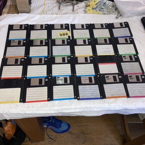 Floppy disks discs - disks/discs/diskettes,