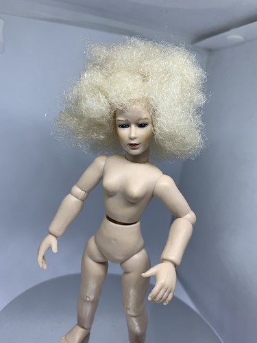 Dolls house ladies wig - 1/12,