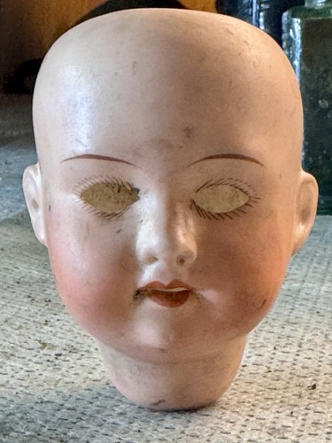 1890 bisque doll head - doll’s,
