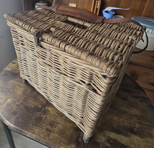 Large vintage wicker footed - large,