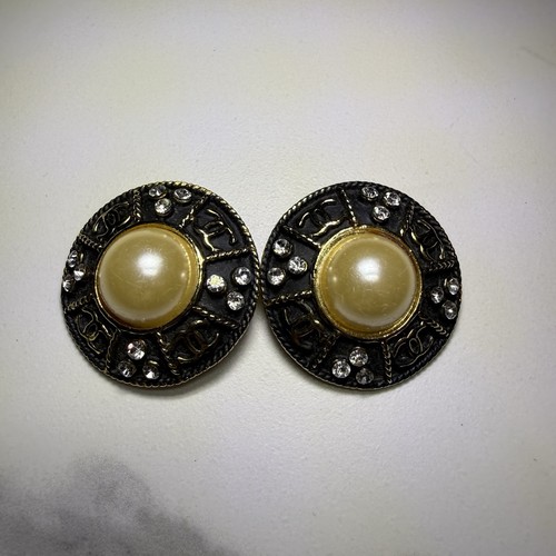 Vintage chanel logo clip pearl - logo,