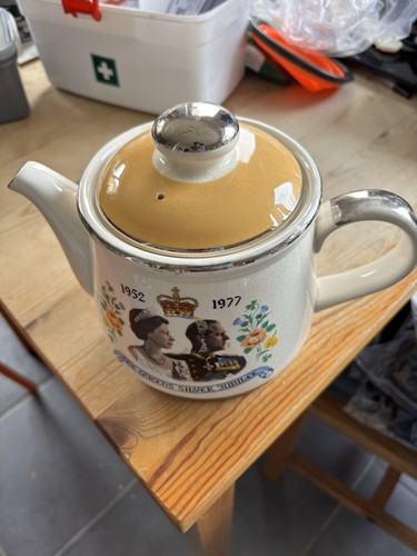 Queens silver jubilee ceramic - queens,