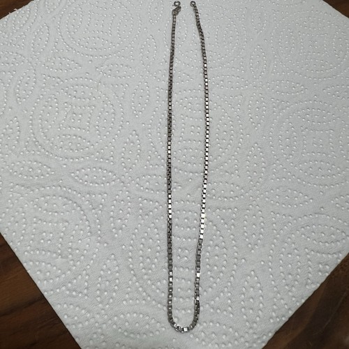 9ct white gold box - white,