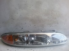 2000-2004 Oldsmobile Alero Right Front Headlight Assembly 54534335 (M114)