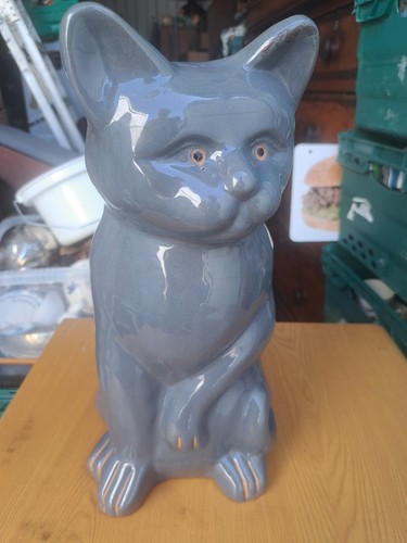 Large porcelain grey cat - ,