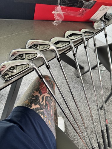 Titleist t300 irons - 5-pw, rh