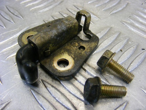 Yamaha fzr 600 seat catch - yamaha,
